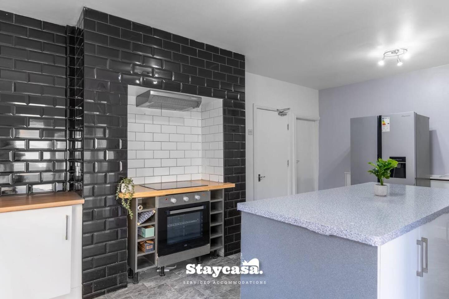 Modern 5-bed Haven Near Centre