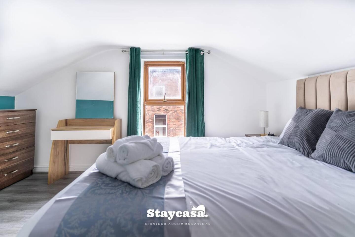 Modern 5-bed Haven Near Centre Holiday home Manchester