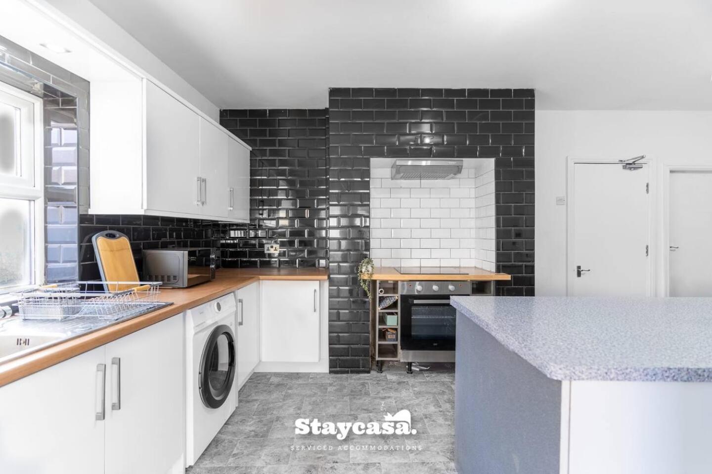 Modern 5-bed Haven Near Centre *