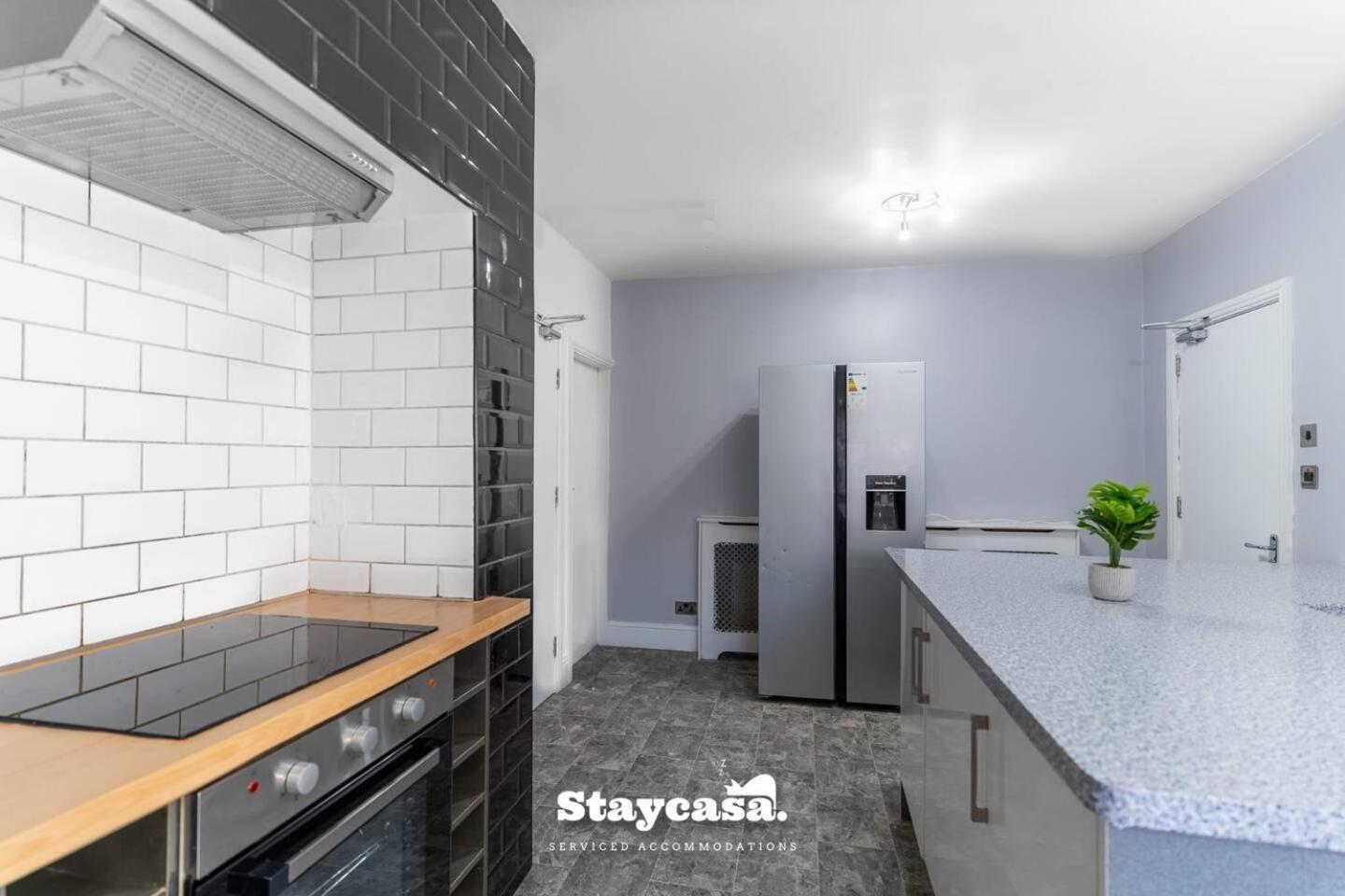 Modern 5-bed Haven Near Centre *