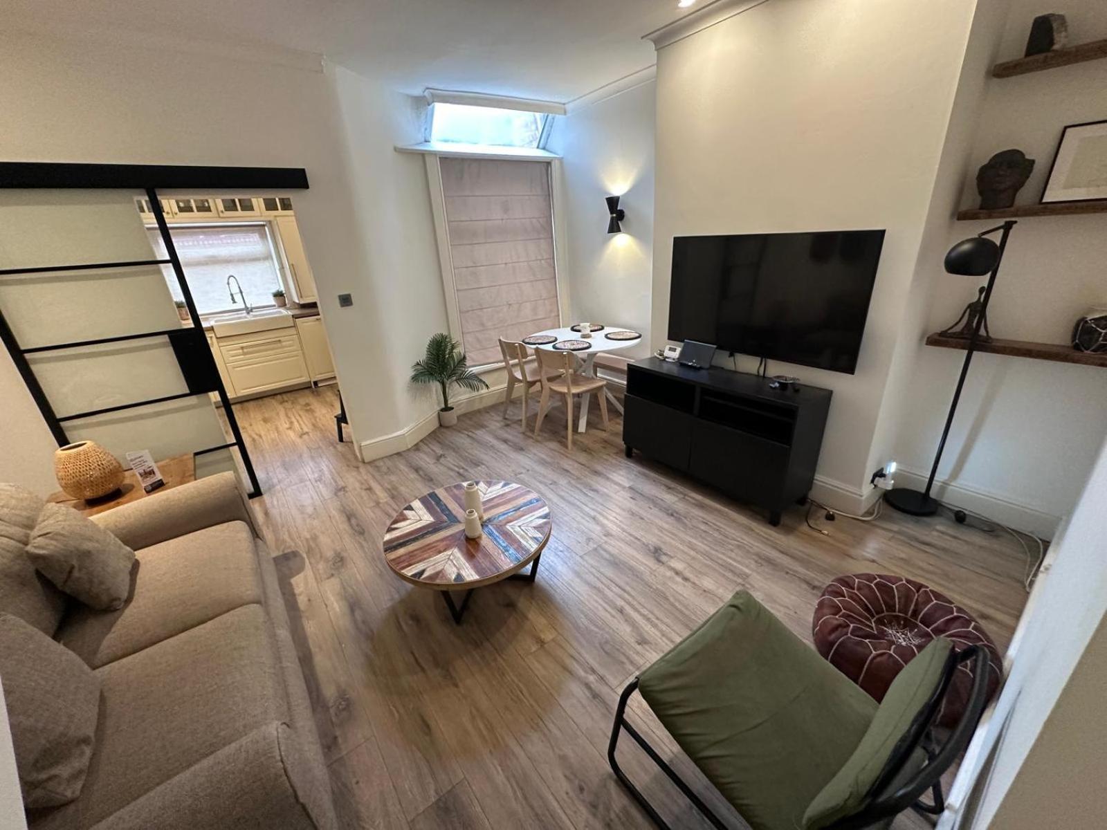 Holiday home Stylish Interior Cosy Haven - On-street Parking Manchester