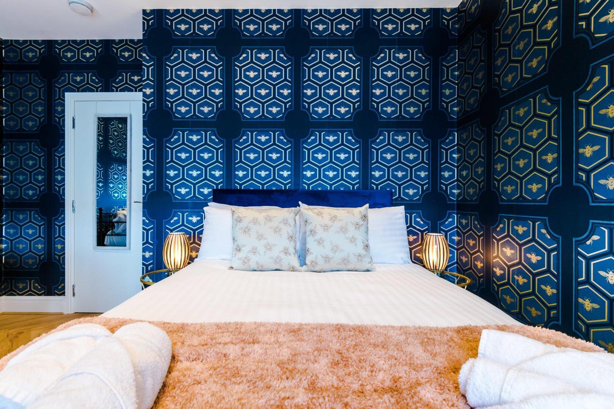 Holiday home Rest&recharge At A Luxury Retreat In - Sleeps 11, 5 Bedrooms, 3 Bathrooms, Free Parking *
