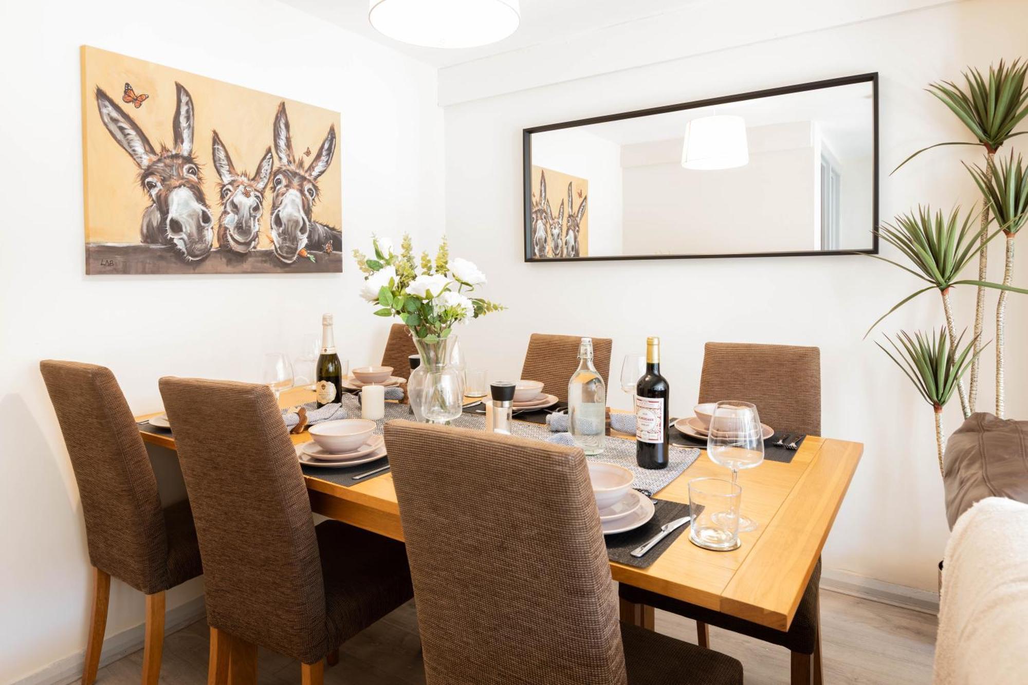 Forest View- Oasis Mural -didsbury Zen Sleeps 10 Manchester