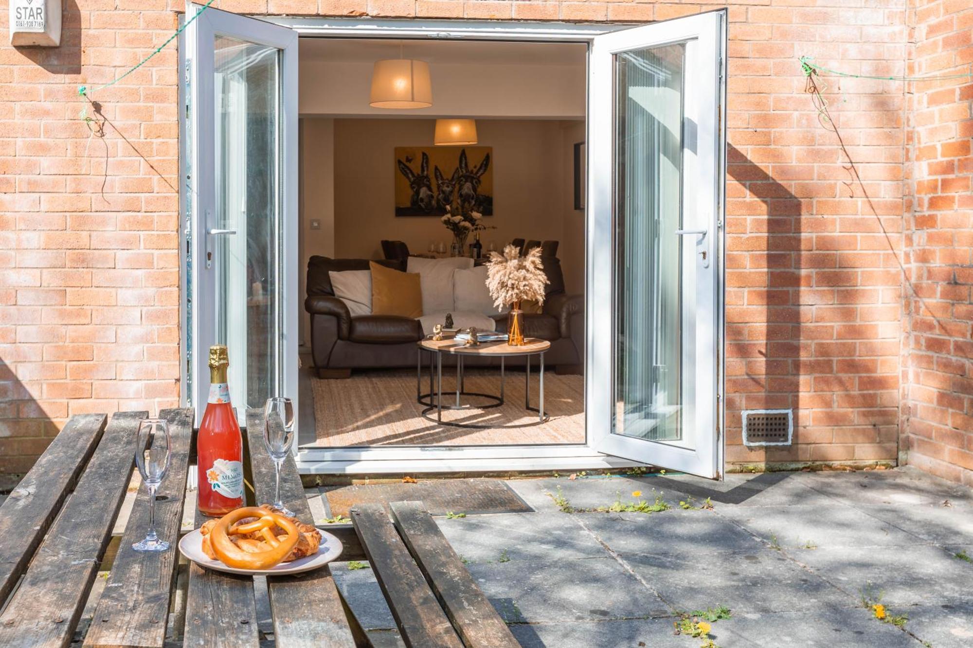Forest View- Oasis Mural -didsbury Zen Sleeps 10 *