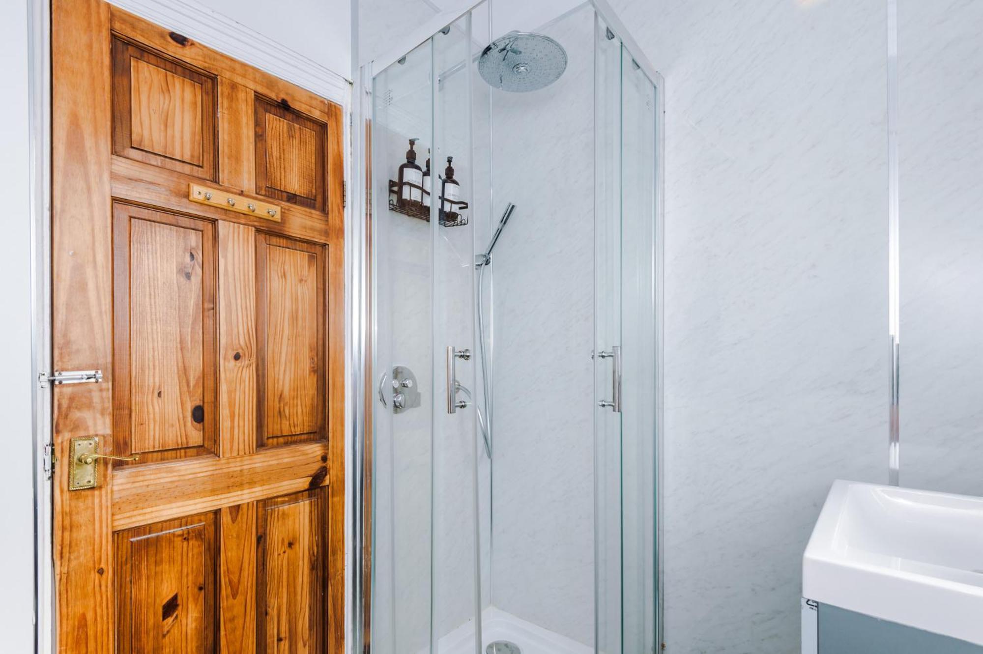 Holiday home Cosy & Stylish 3-bedroom Near Etihad Stadium & Coop Live Arena, Perfect For 8 Guests