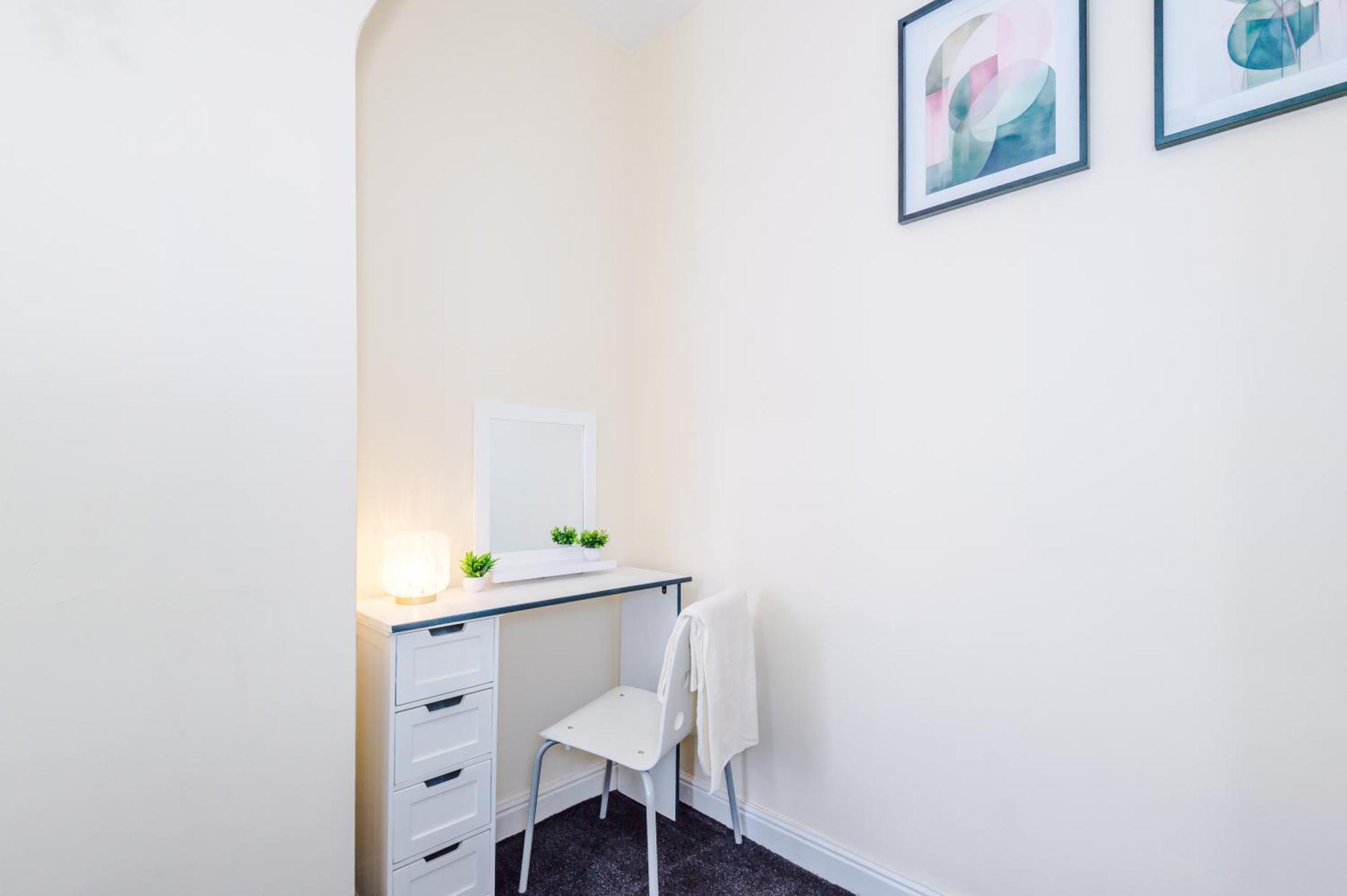 Cosy & Stylish 3-bedroom Near Etihad Stadium & Coop Live Arena, Perfect For 8 Guests Manchester