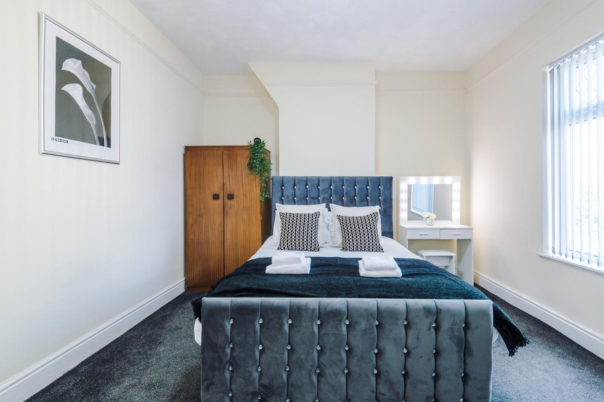 Cosy & Stylish 3-bedroom Near Etihad Stadium & Coop Live Arena, Perfect For 8 Guests Holiday home