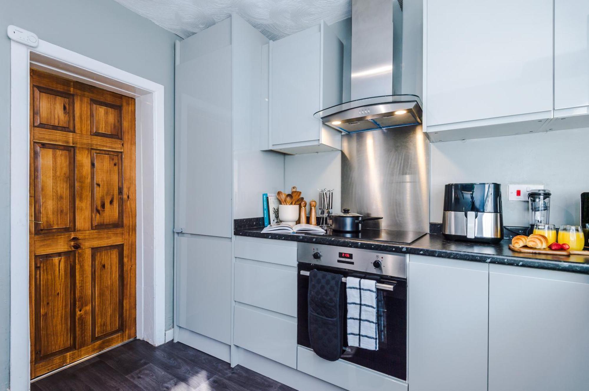 Holiday home Cosy & Stylish 3-bedroom Near Etihad Stadium & Coop Live Arena, Perfect For 8 Guests *