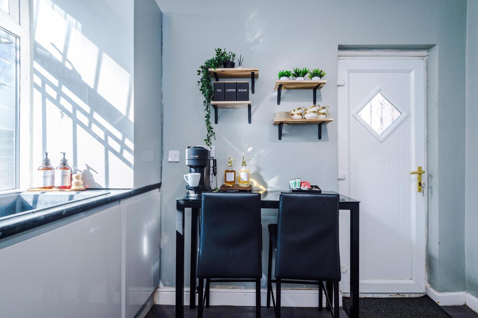 Cosy & Stylish 3-bedroom Near Etihad Stadium & Coop Live Arena, Perfect For 8 Guests Holiday home *