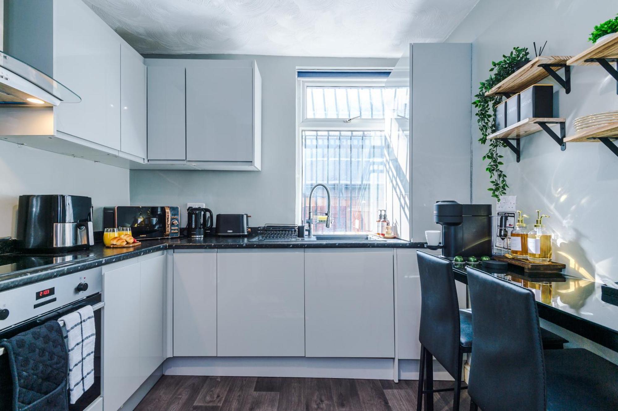 Cosy & Stylish 3-bedroom Near Etihad Stadium & Coop Live Arena, Perfect For 8 Guests Holiday home Manchester