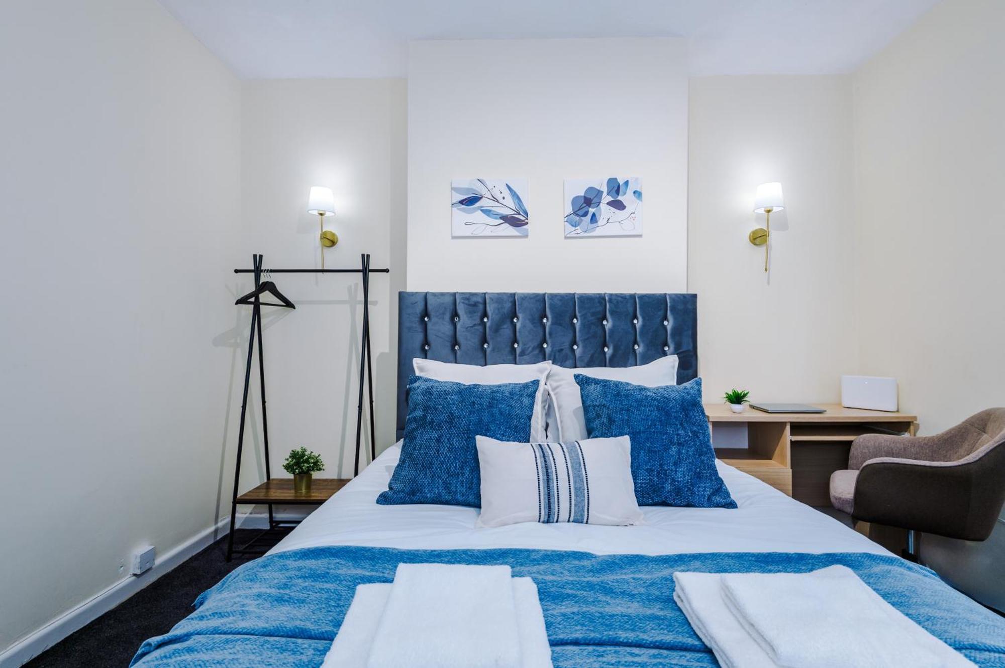 Cosy & Stylish 3-bedroom Near Etihad Stadium & Coop Live Arena, Perfect For 8 Guests