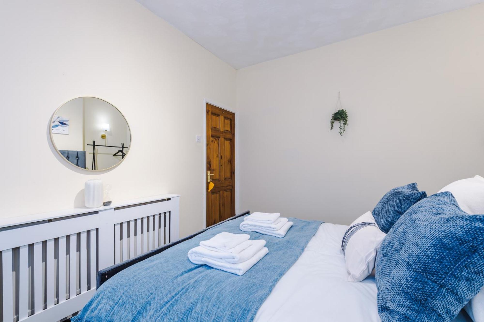 Cosy & Stylish 3-bedroom Near Etihad Stadium & Coop Live Arena, Perfect For 8 Guests