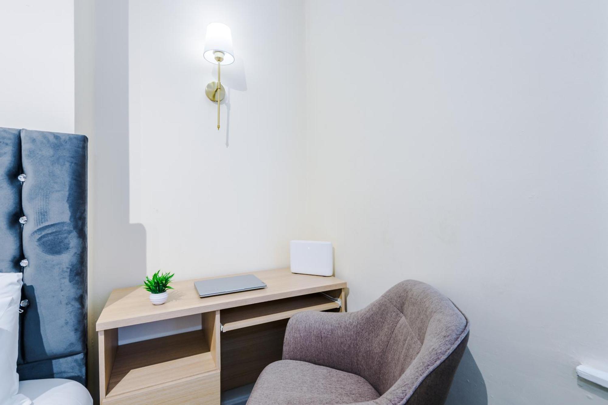 Cosy & Stylish 3-bedroom Near Etihad Stadium & Coop Live Arena, Perfect For 8 Guests Holiday home