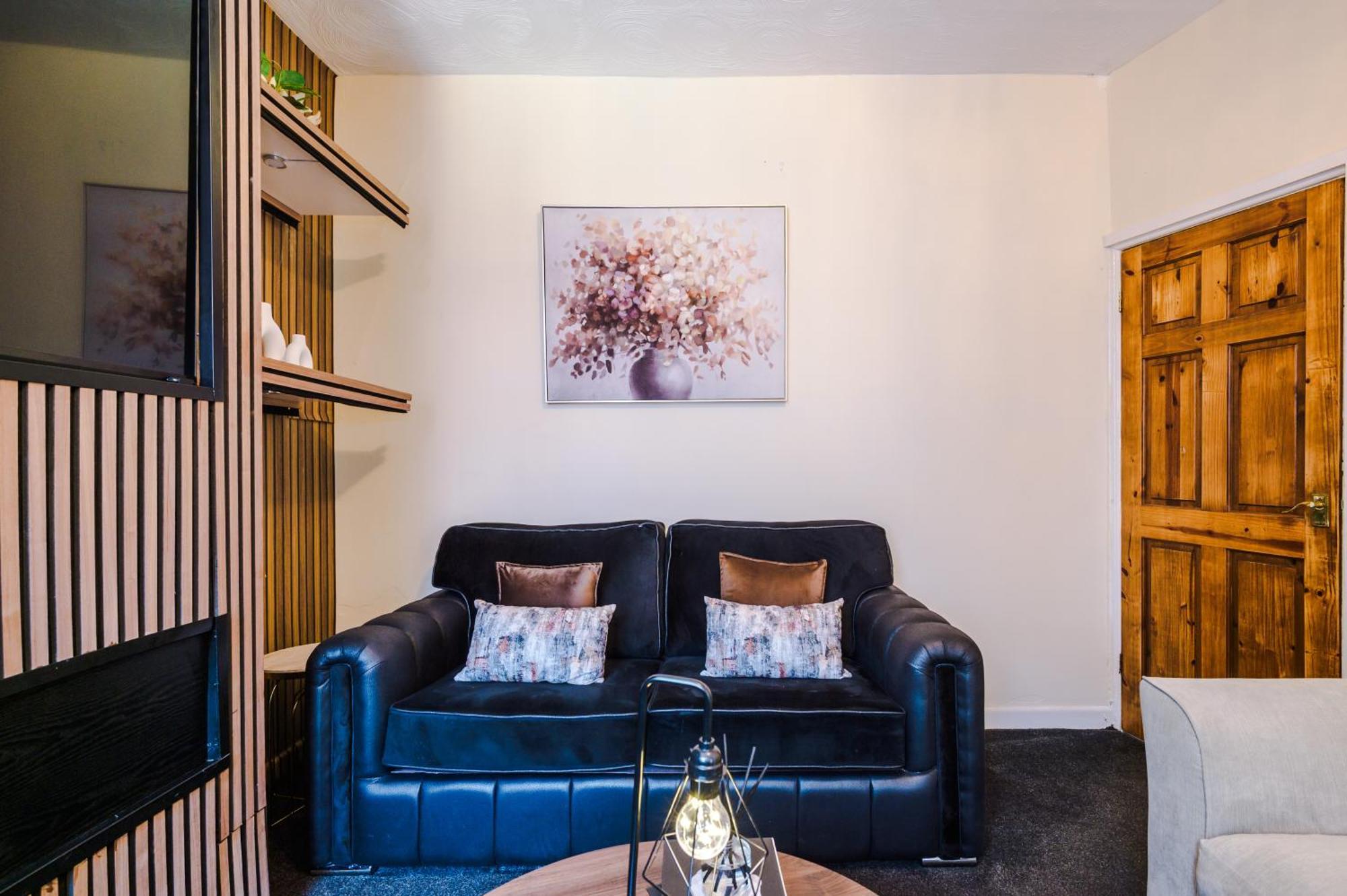 Holiday home Cosy & Stylish 3-bedroom Near Etihad Stadium & Coop Live Arena, Perfect For 8 Guests