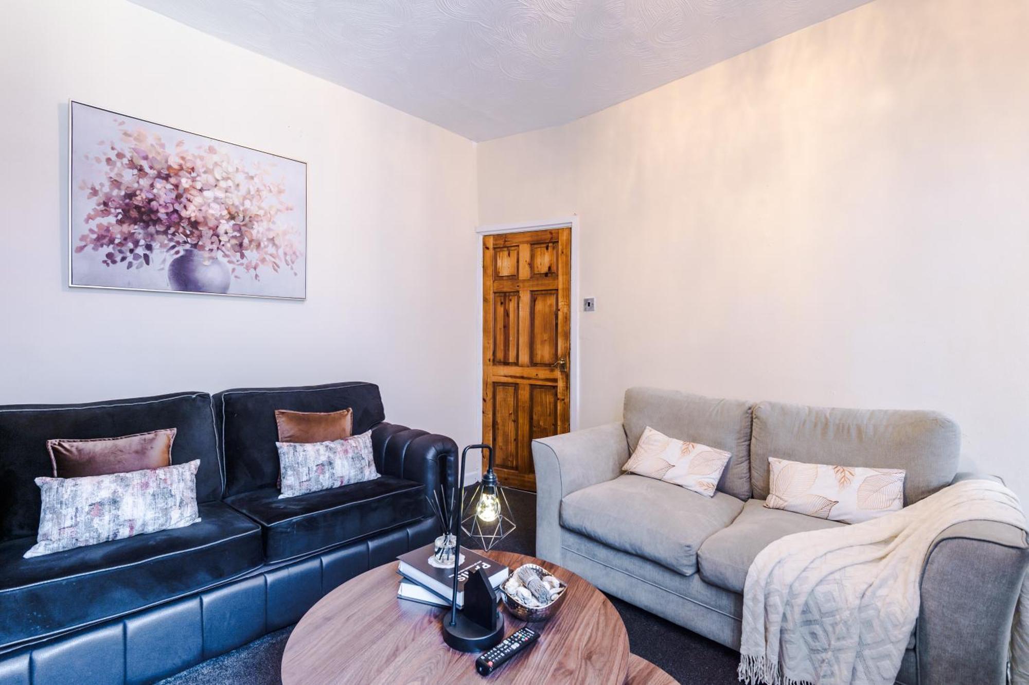 Cosy & Stylish 3-bedroom Near Etihad Stadium & Coop Live Arena, Perfect For 8 Guests Holiday home *
