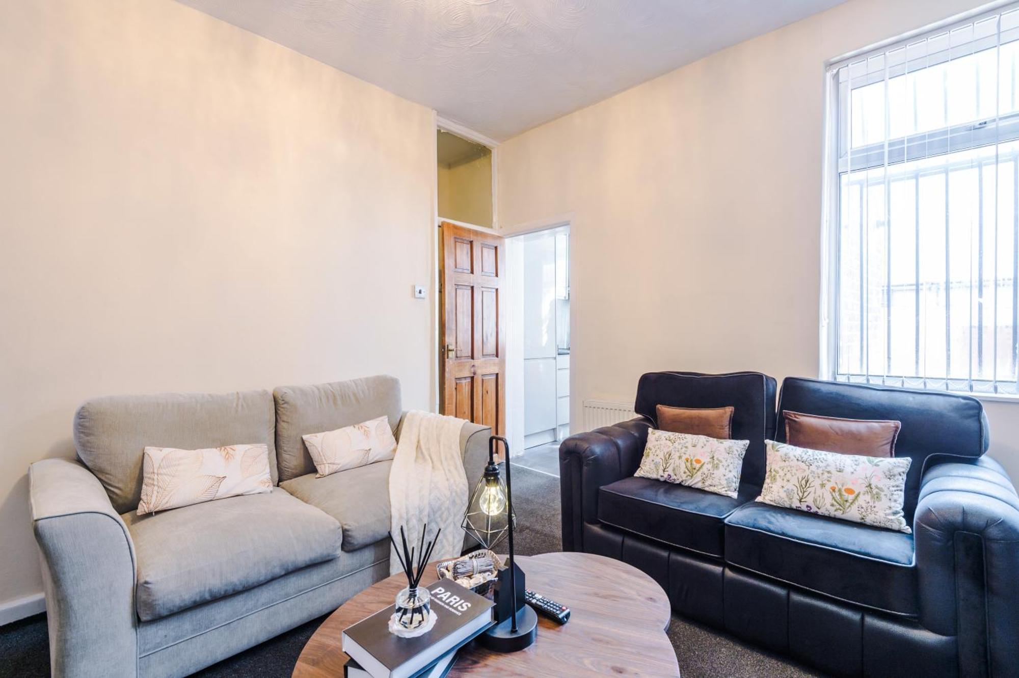 Cosy & Stylish 3-bedroom Near Etihad Stadium & Coop Live Arena, Perfect For 8 Guests Holiday home *