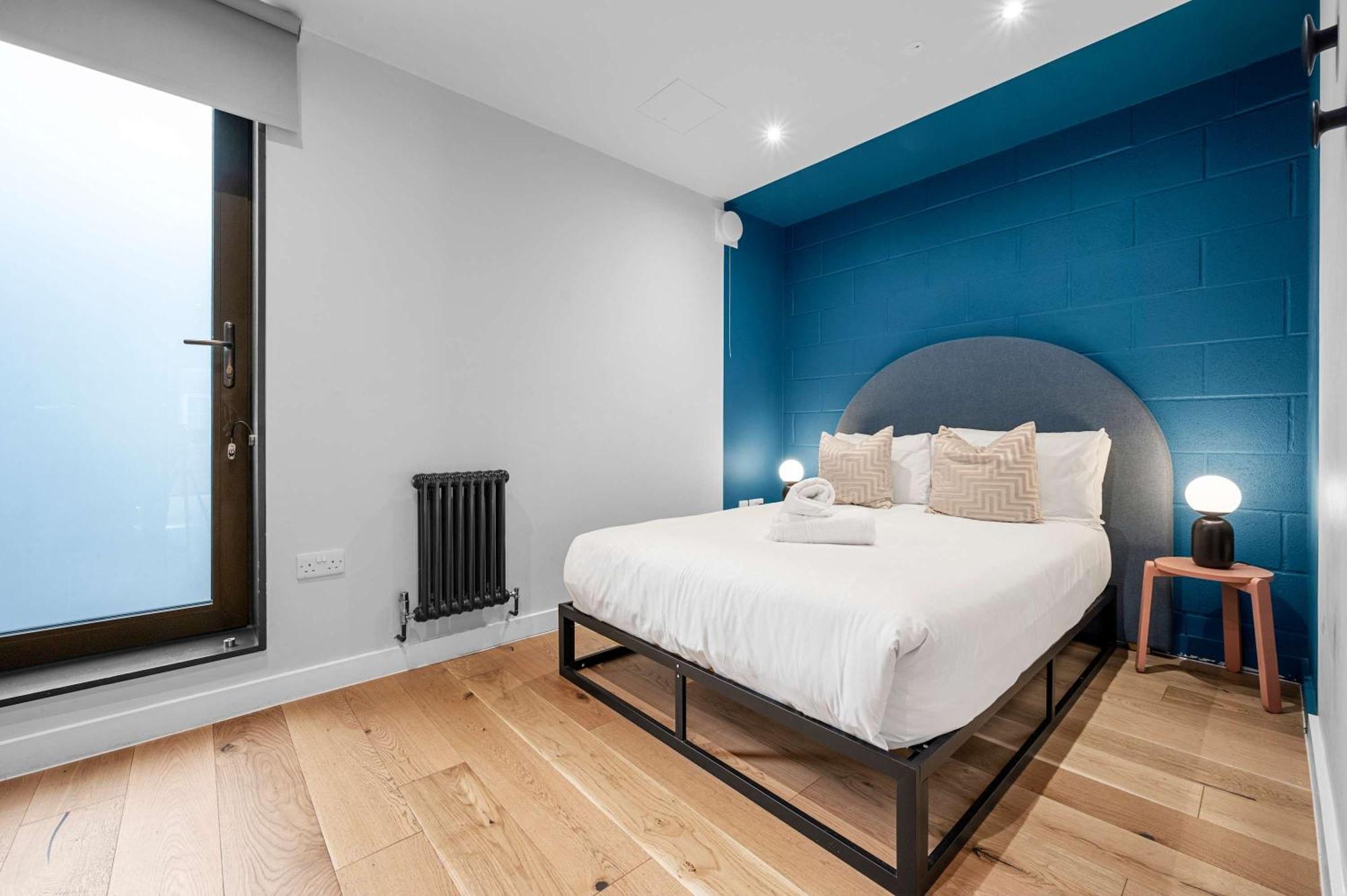 Free Parking - Roof Terrace - Luxury Townhouse Holiday home *