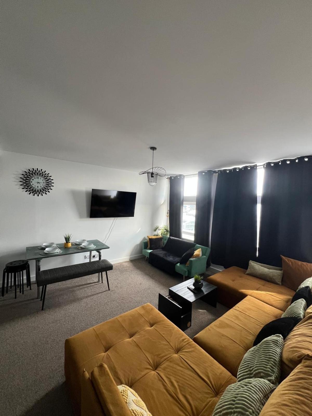 Apartment Opulent Skyline