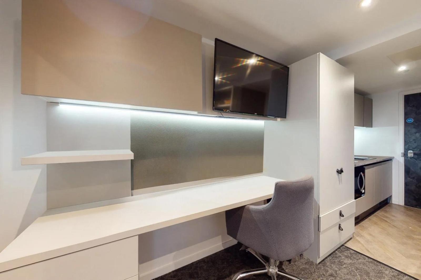 Canvas Apartment *