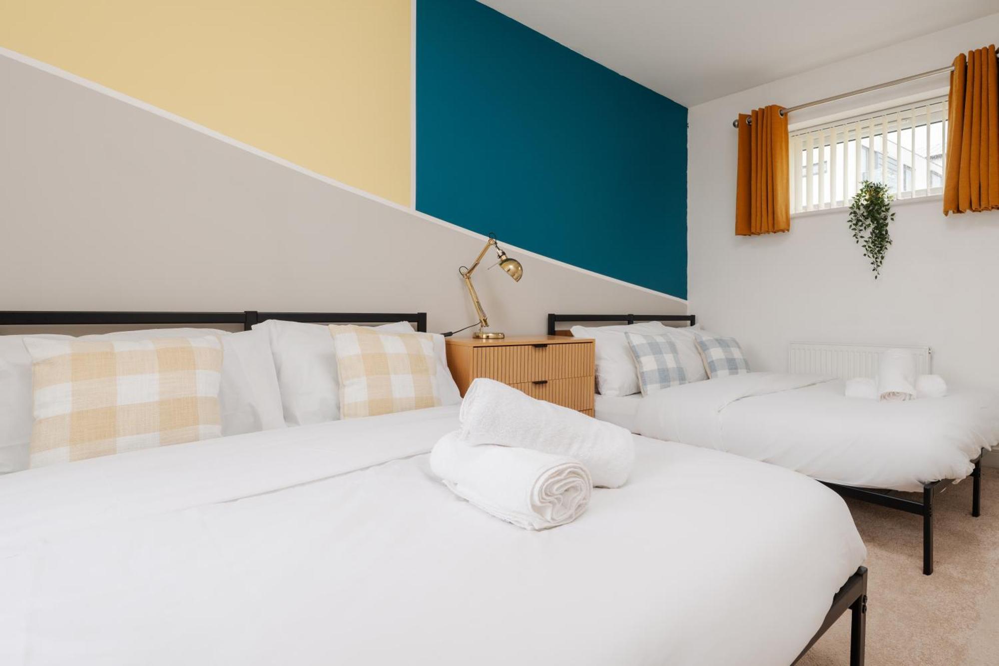 Spacious 4bd 3bt - Etihad - Coop - Pool Table - Free Parking Holiday home
