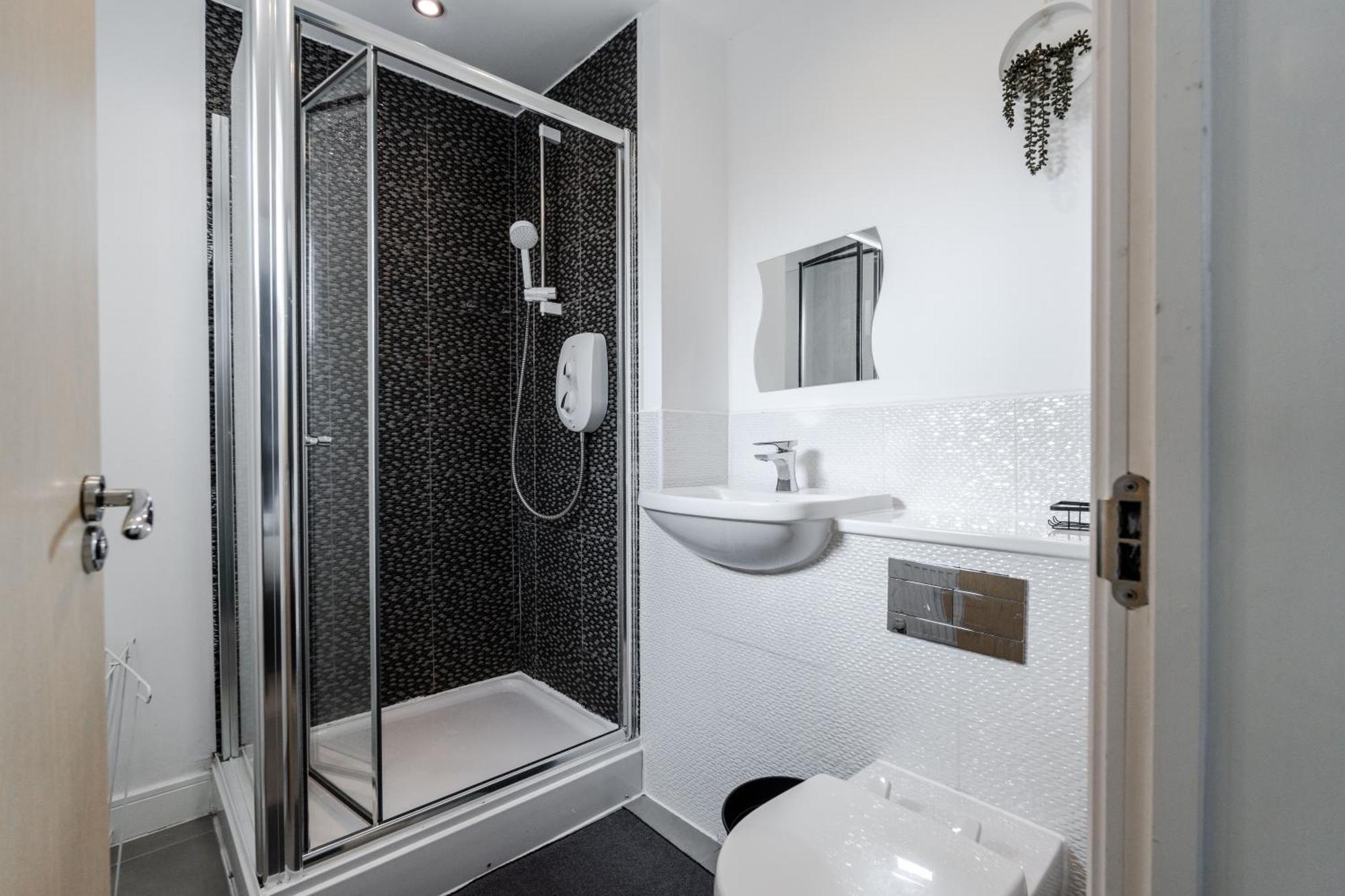 Holiday home Spacious 4bd 3bt - Etihad - Coop - Pool Table - Free Parking *