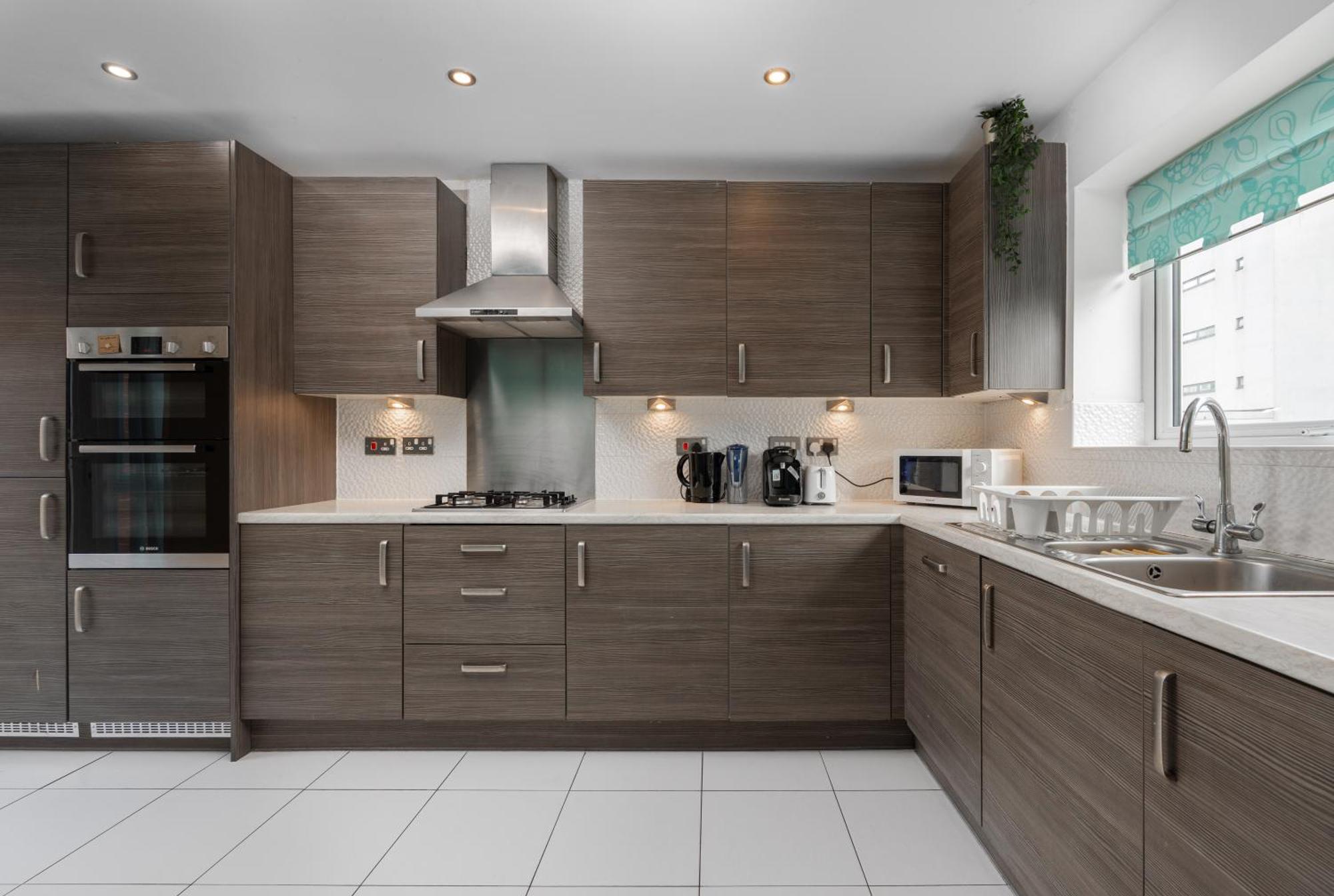 Spacious 4bd 3bt - Etihad - Coop - Pool Table - Free Parking Holiday home *