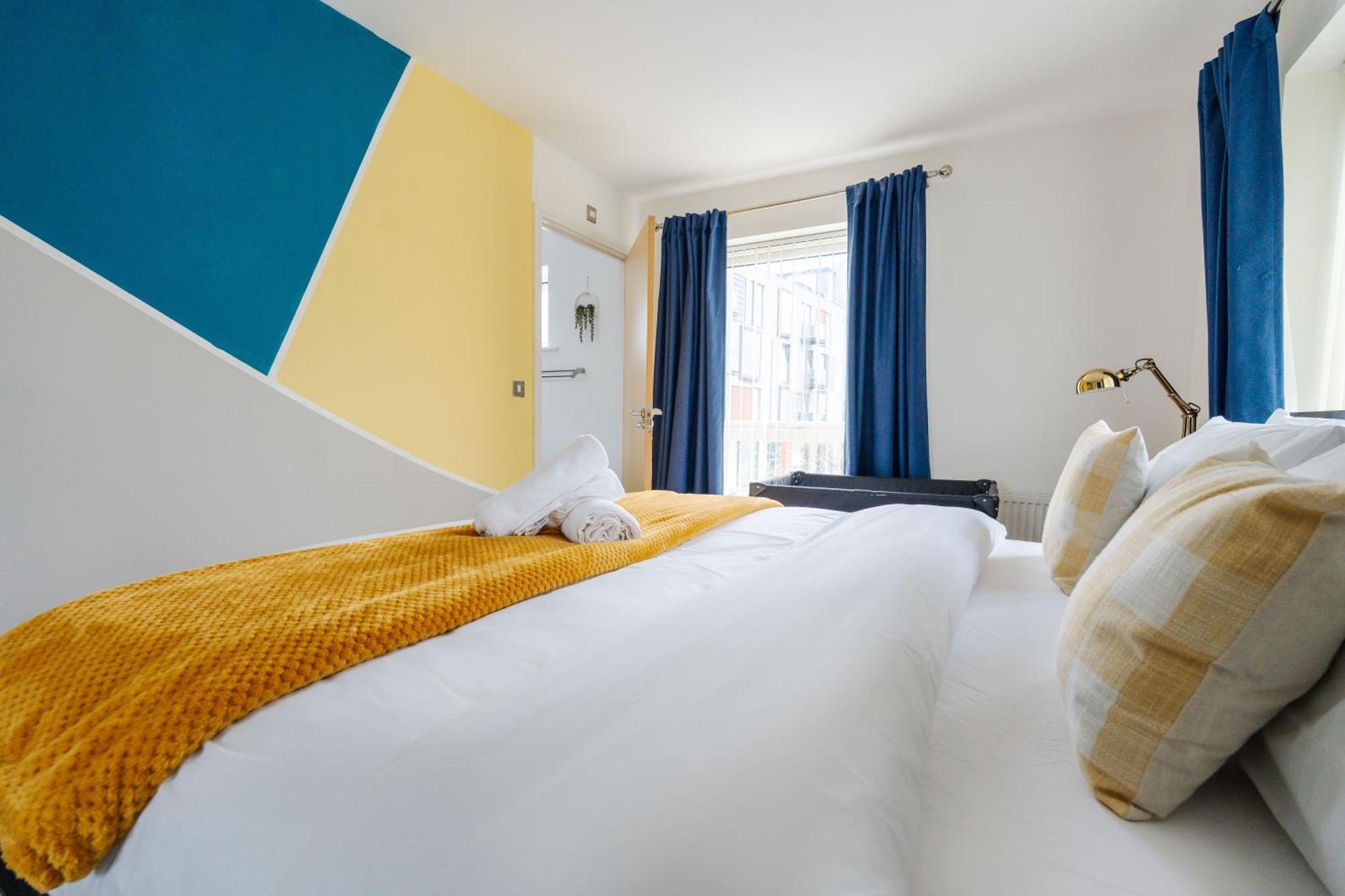 Holiday home Spacious 4bd 3bt - Etihad - Coop - Pool Table - Free Parking *