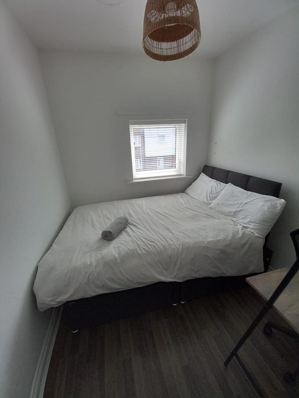 Modern Rooms In 4-Bed House - Walking Distance To Coop Live ,Etihad, Ancoats And City Centre