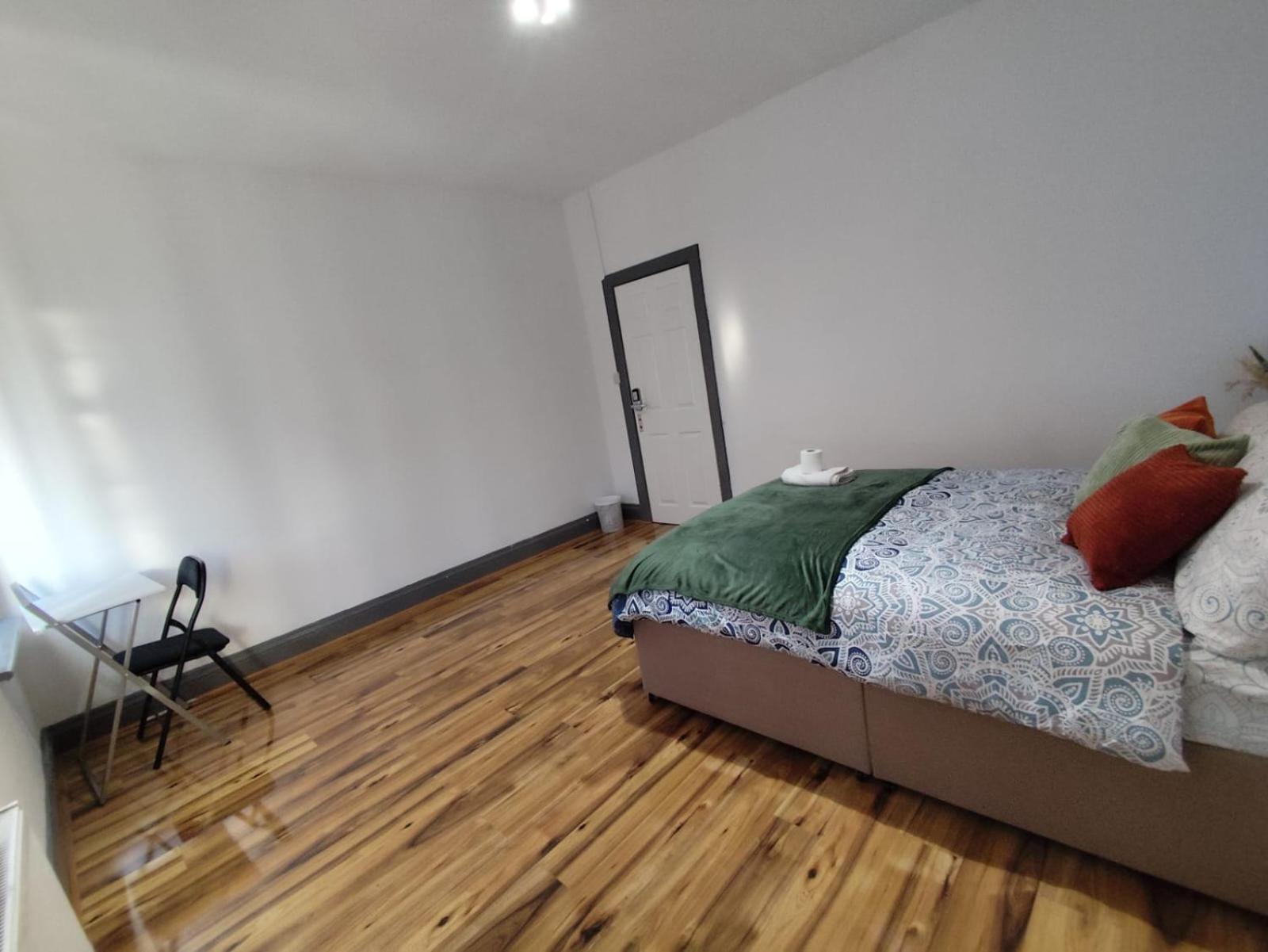 Double-bedroom In The Heart Of Harpurhey Perfect For Short