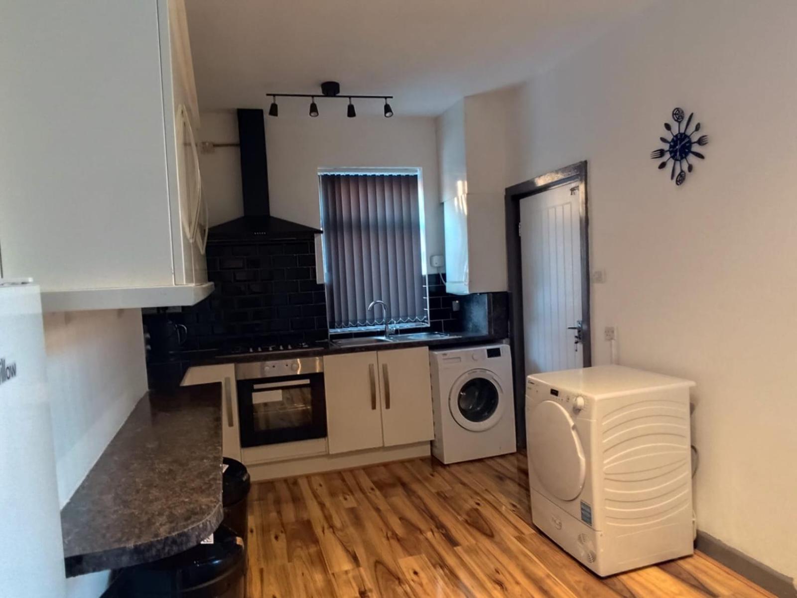 Double-bedroom In The Heart Of Harpurhey Perfect For Short Guest house Manchester