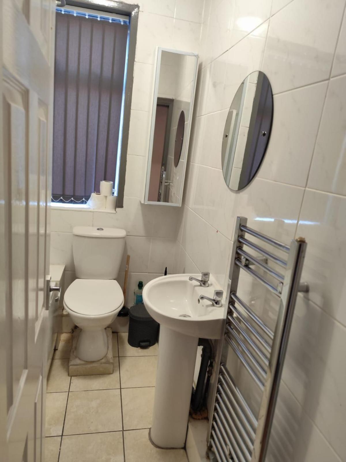 Double-bedroom In The Heart Of Harpurhey Perfect For Short * Manchester
