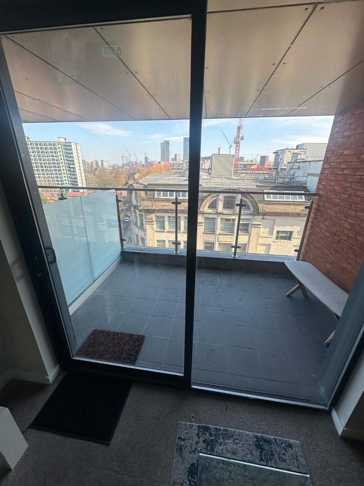 Beehosting Adelphi Wharf *