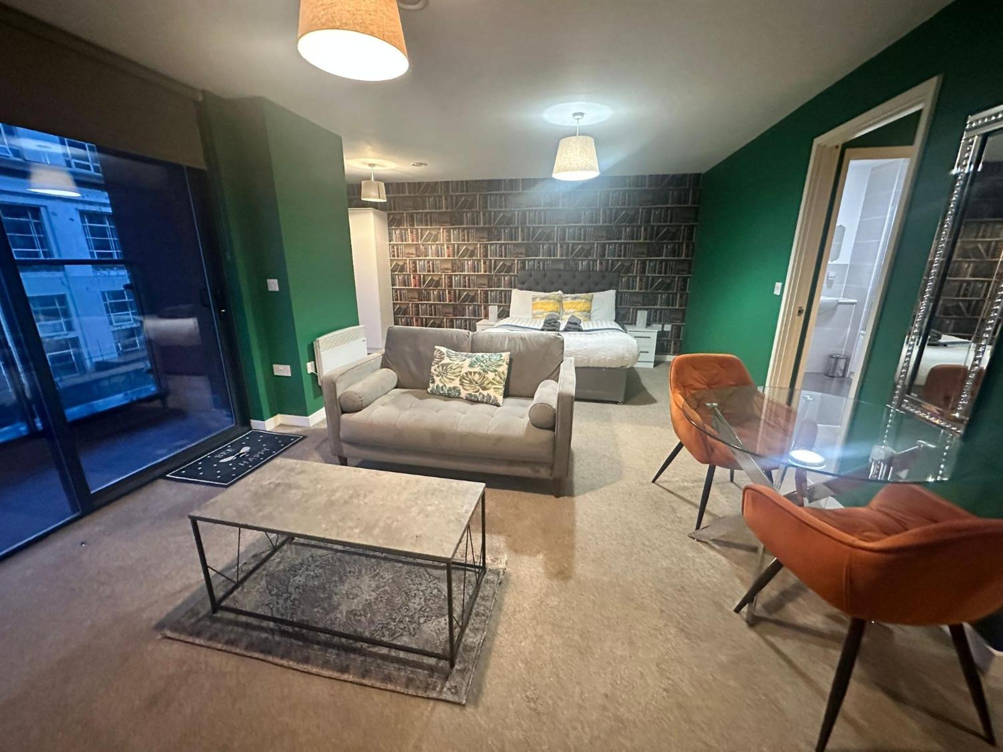 Beehosting Adelphi Wharf