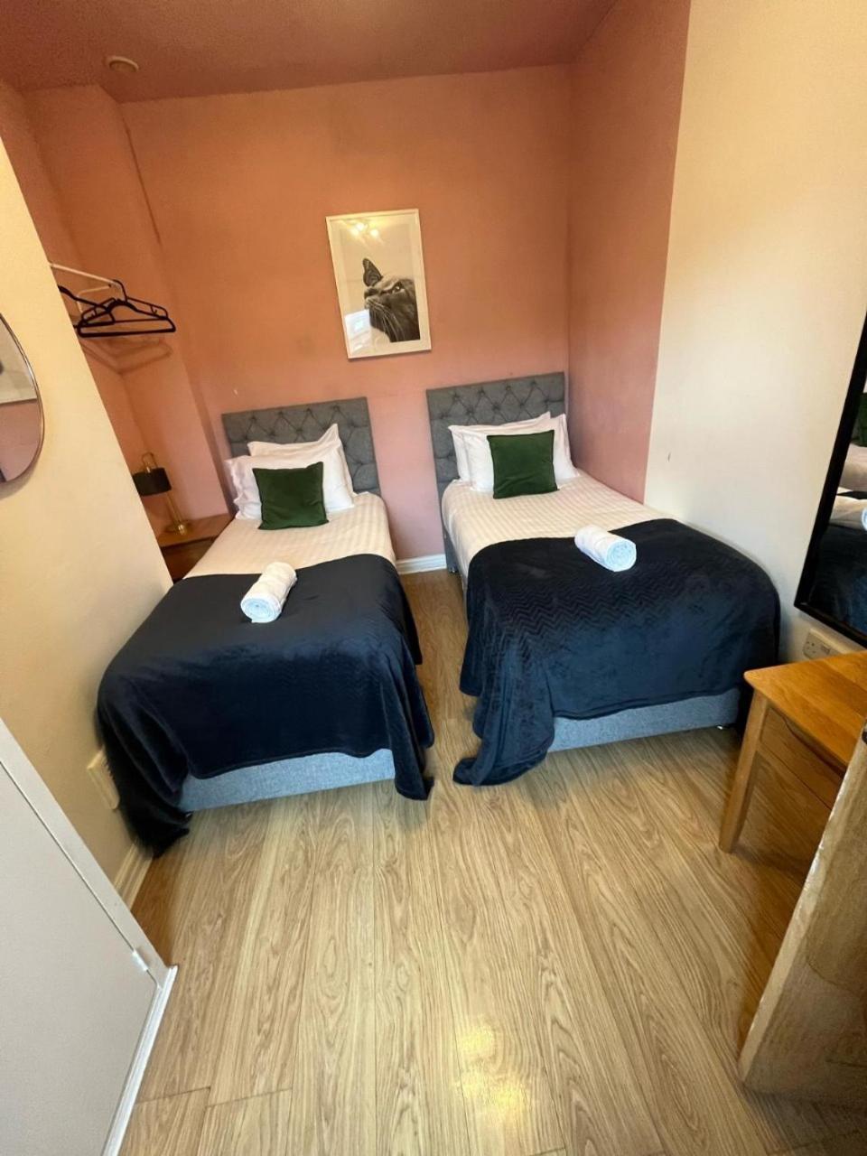 Big Contractor House With 6 Beds & Free Parking By Purestay - 7 Night Min! Holiday home Manchester