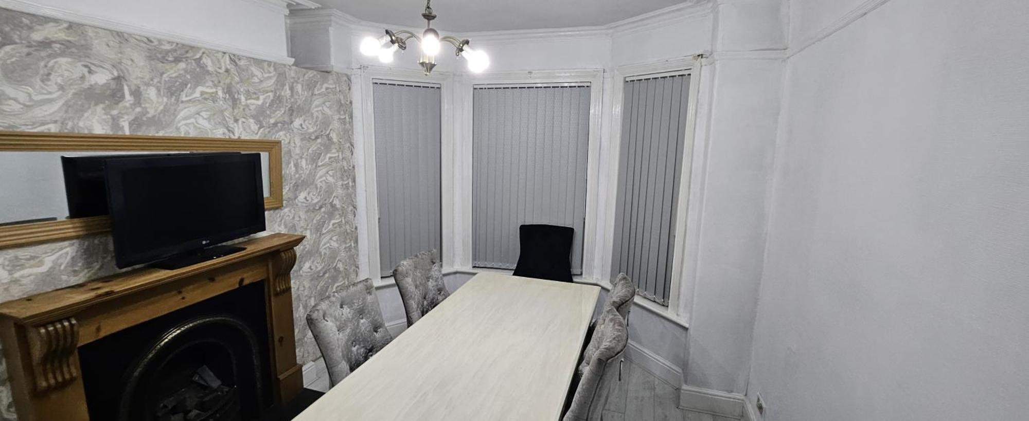 Modern Three Bed House Near Manchester City Centre Manchester