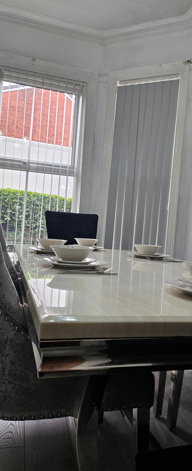 Modern Three Bed House Near Manchester City Centre Holiday home *