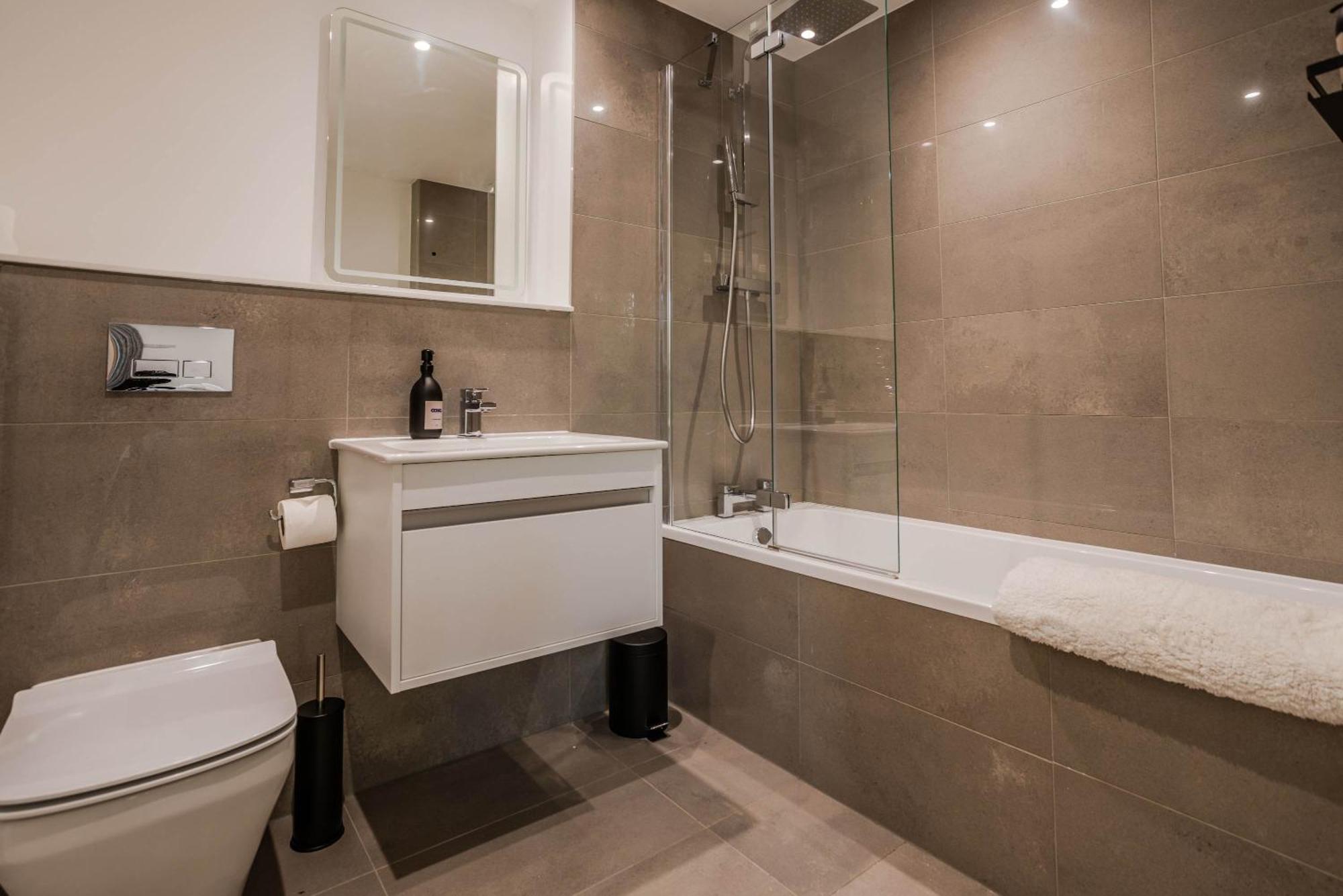 The Hidden - 4br Townhome Roof Holiday home Manchester