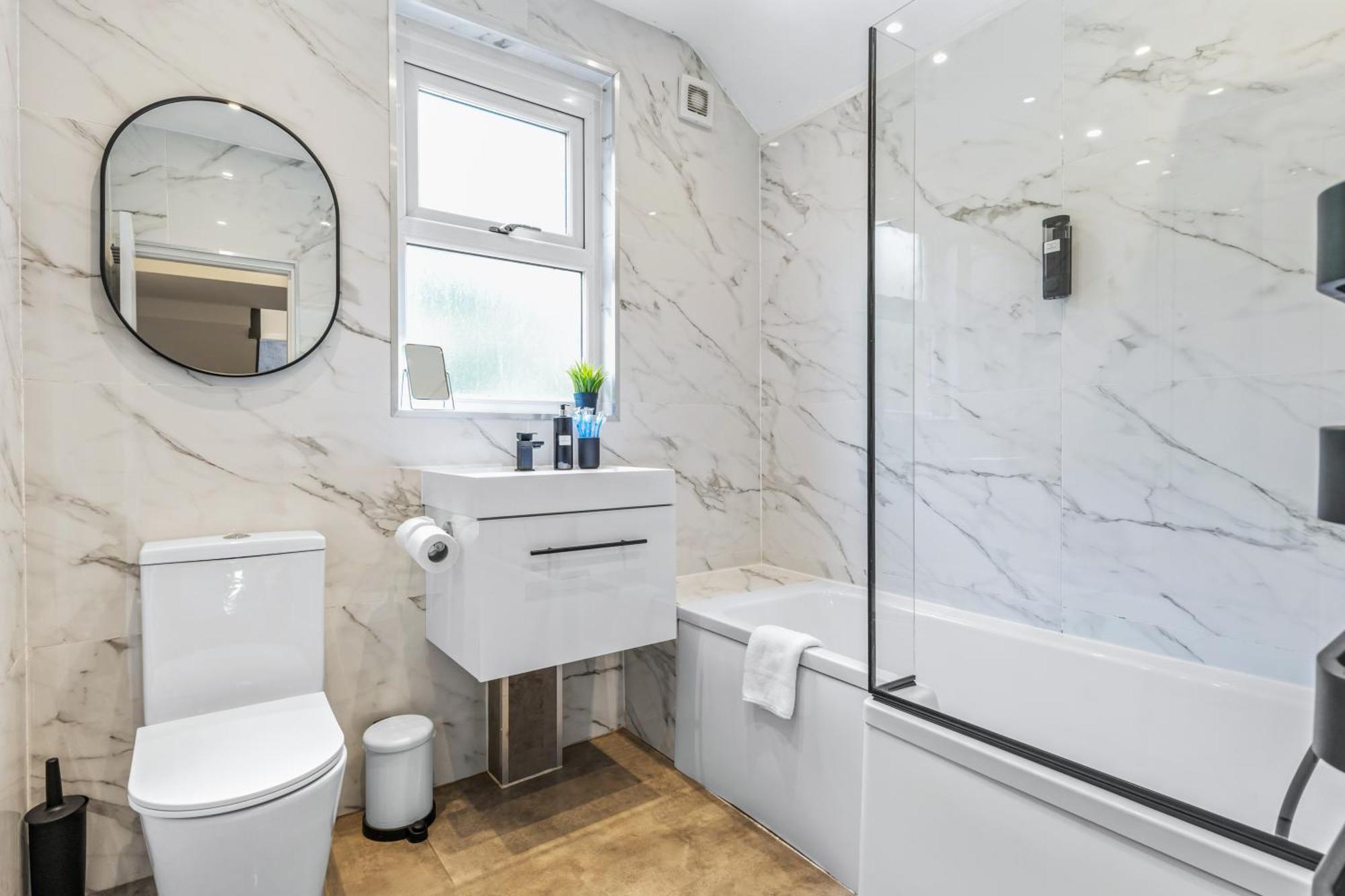 Modern Centre Townhouse Sleeps 10 & Parking * Manchester