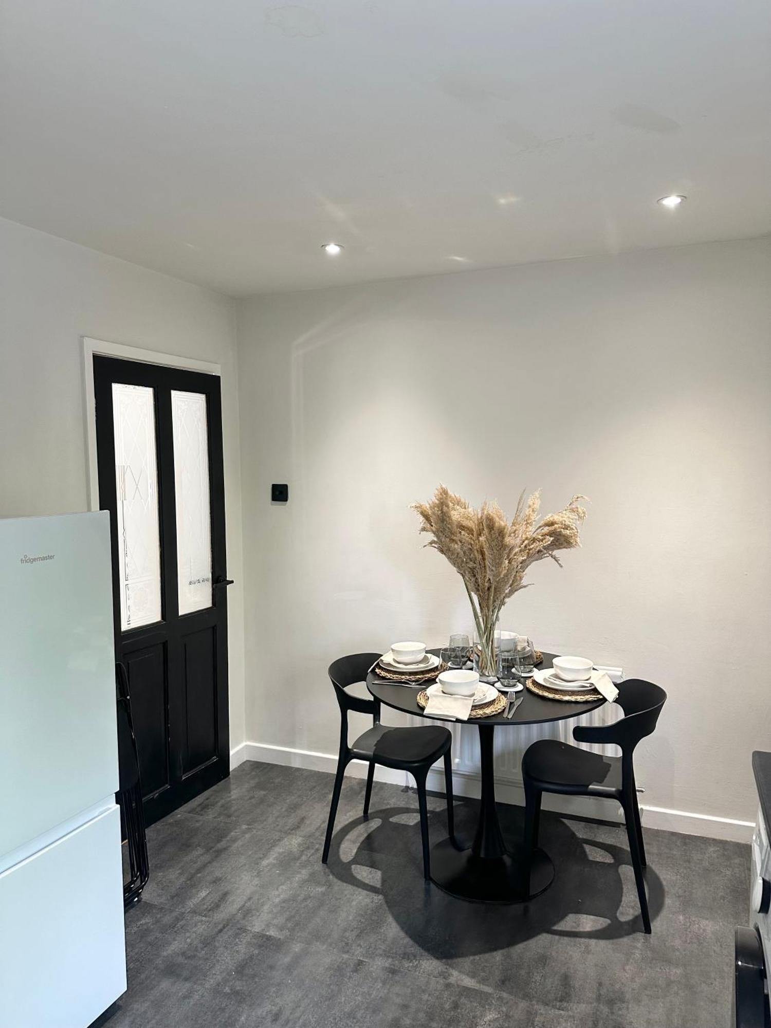 Holiday home Canal Mews - 1 Min From Trafford Centre And 2 Min M60!