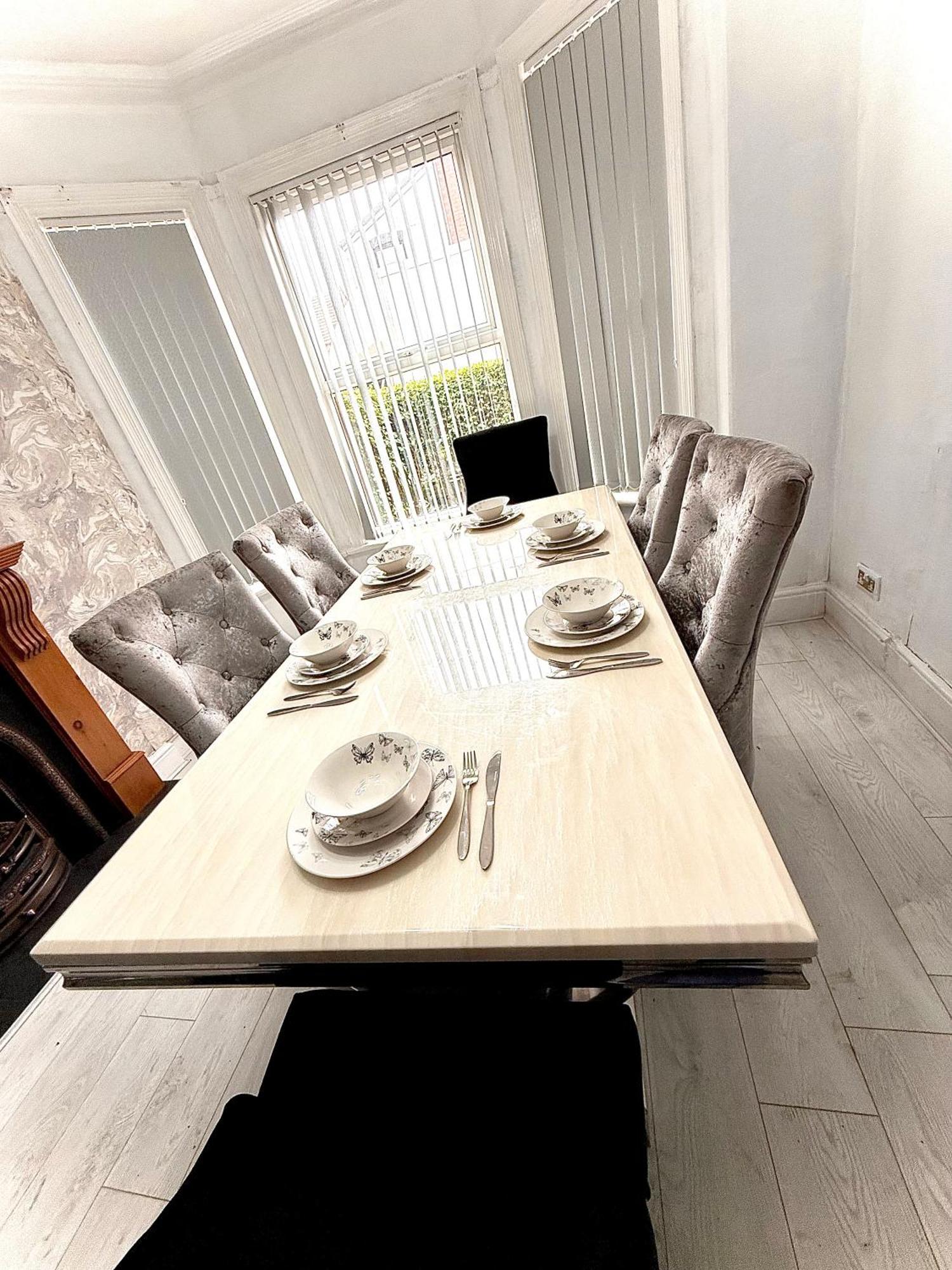 Modern Three Bed House Near Manchester City Centre *