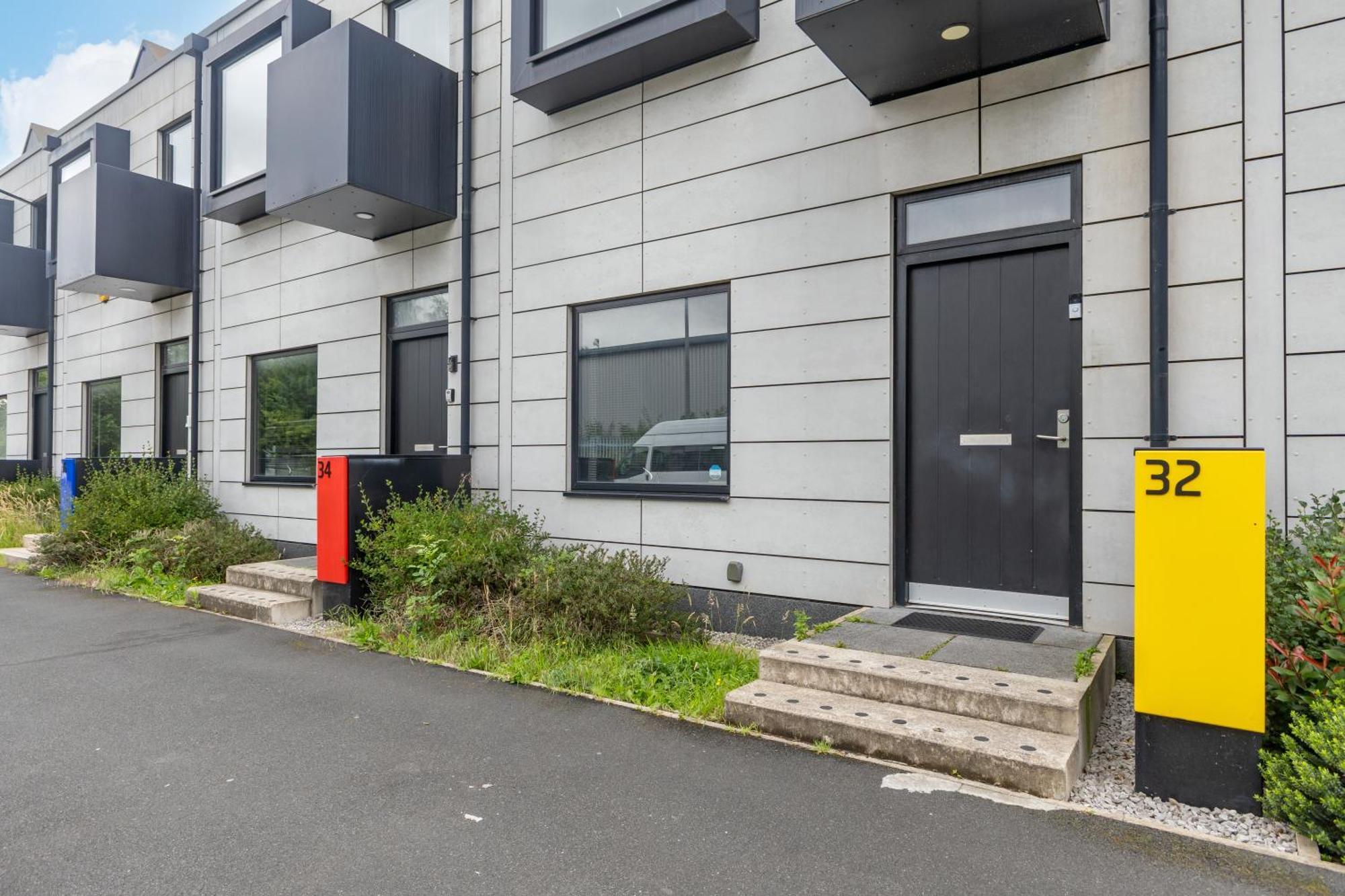 Large Townhouse 5 Beds With Two Parking Spaces - Centre Manchester