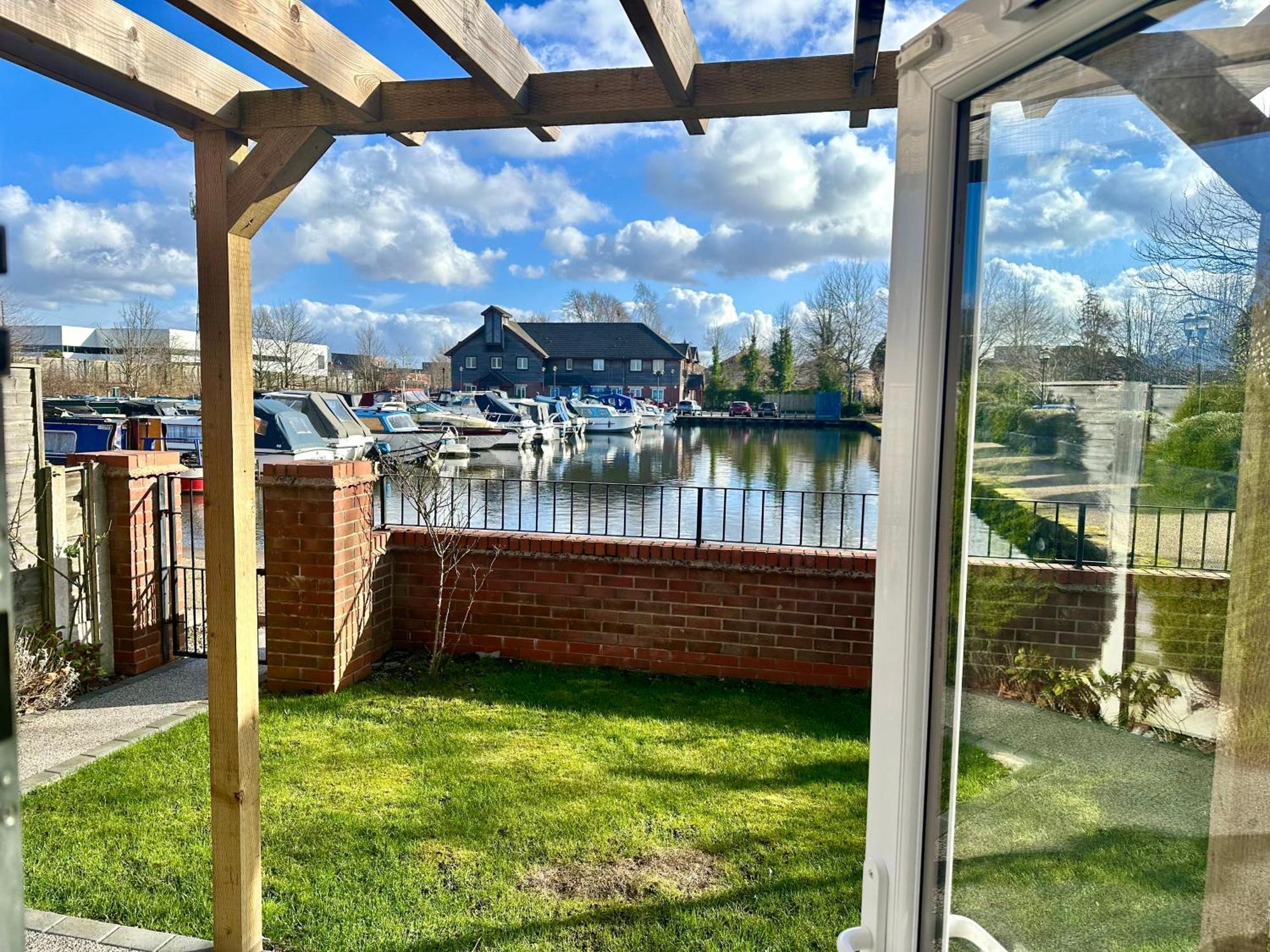 Stylish 4Br Townhouse On Stretford Marina - Waterside Stay In M32 Apartment Manchester