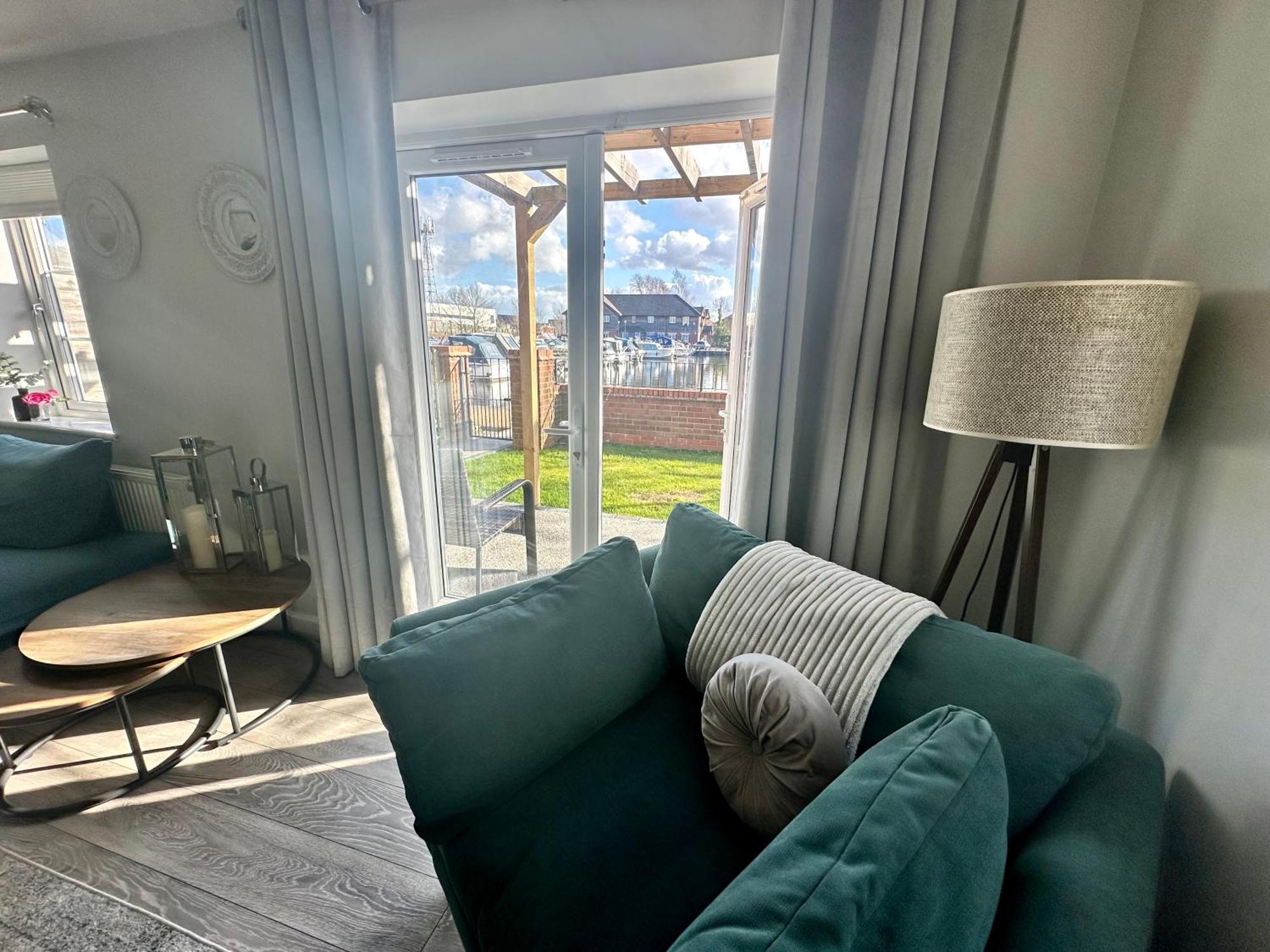Apartment Stylish 4Br Townhouse On Stretford Marina - Waterside Stay In M32 Manchester