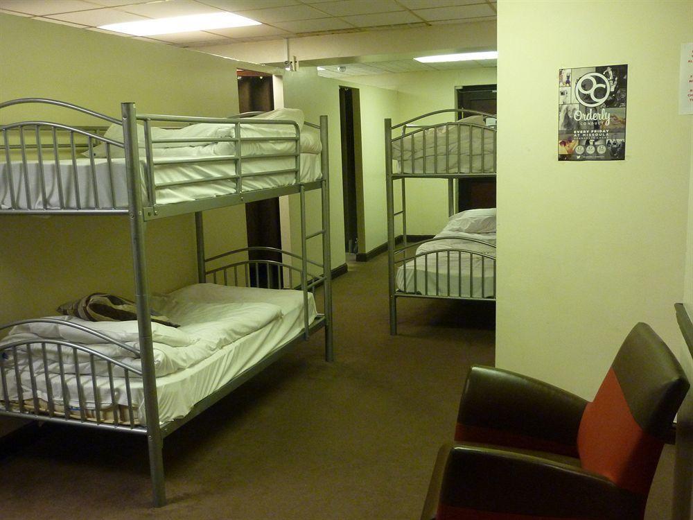 Hostel Ashton House
