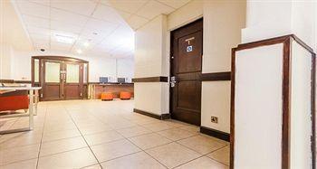 Hostel Ashton House *