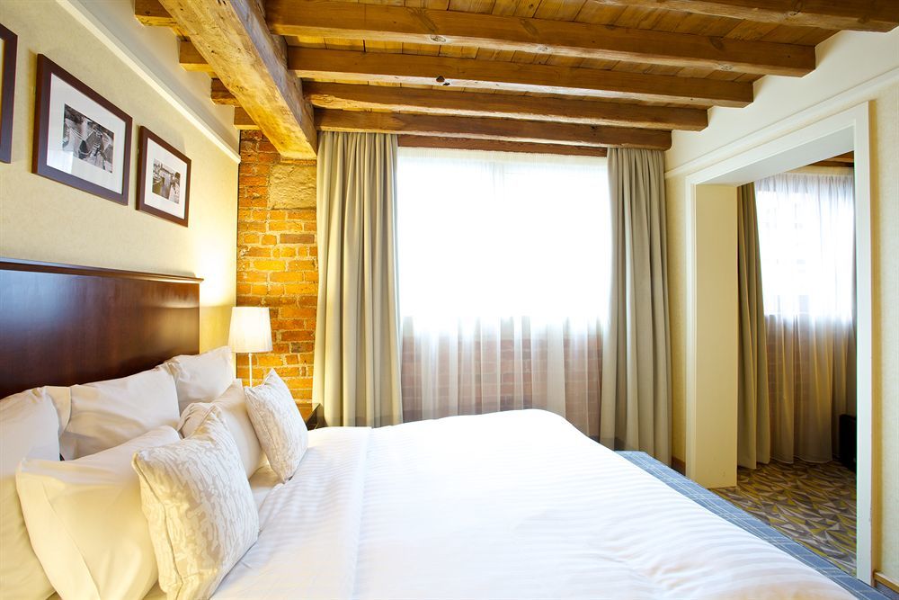 Marriott Victoria &
