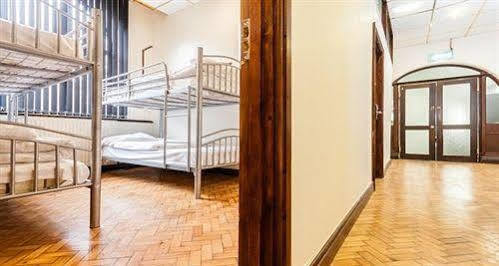 Hostel Ashton House *
