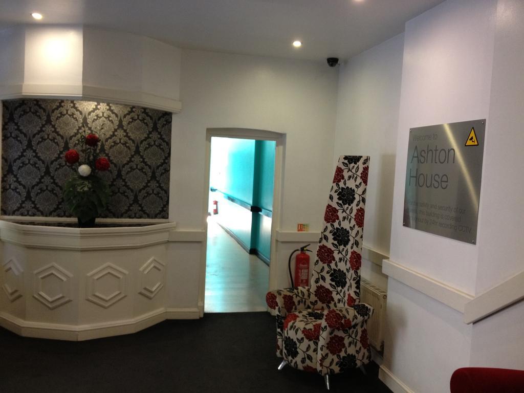 Hostel Ashton House *