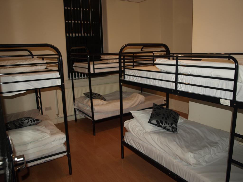 Hostel Ashton House *