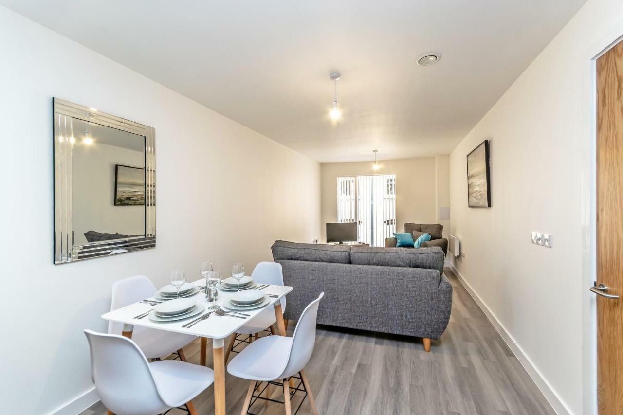 Apartment Halo House *
